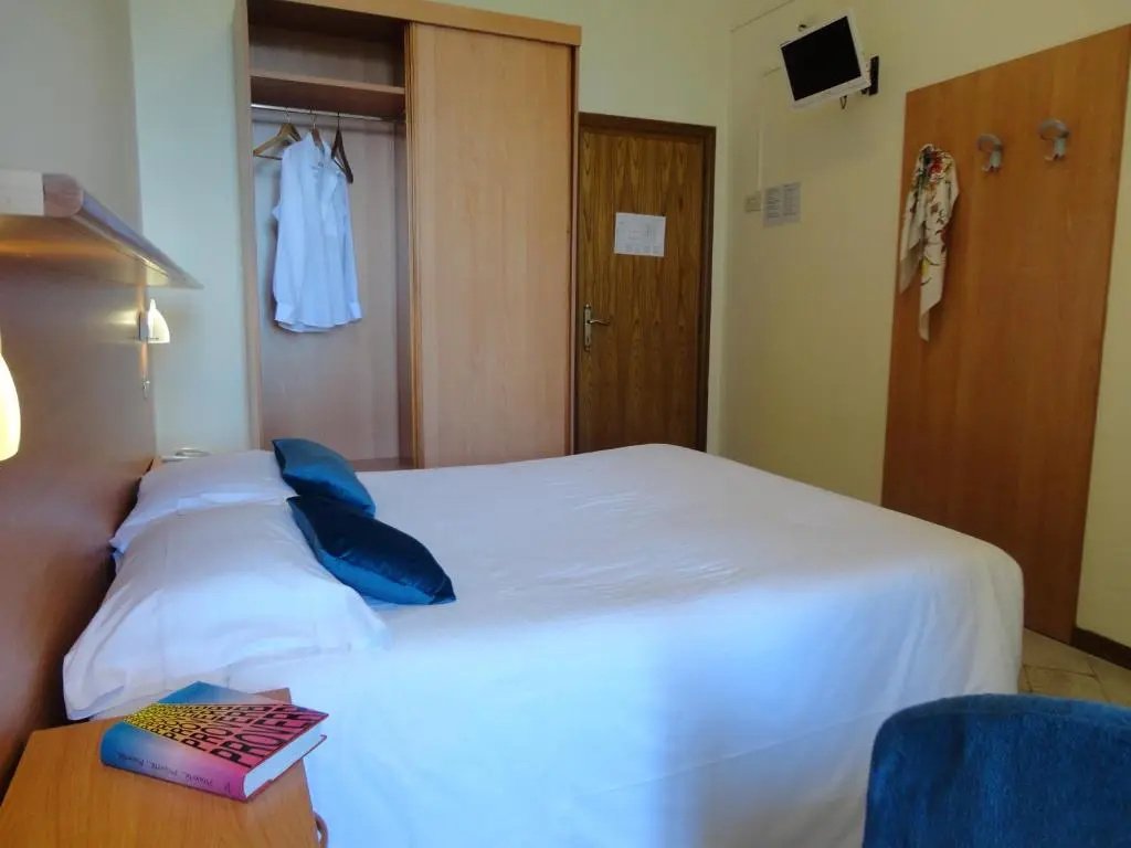 Standard Triple room with view