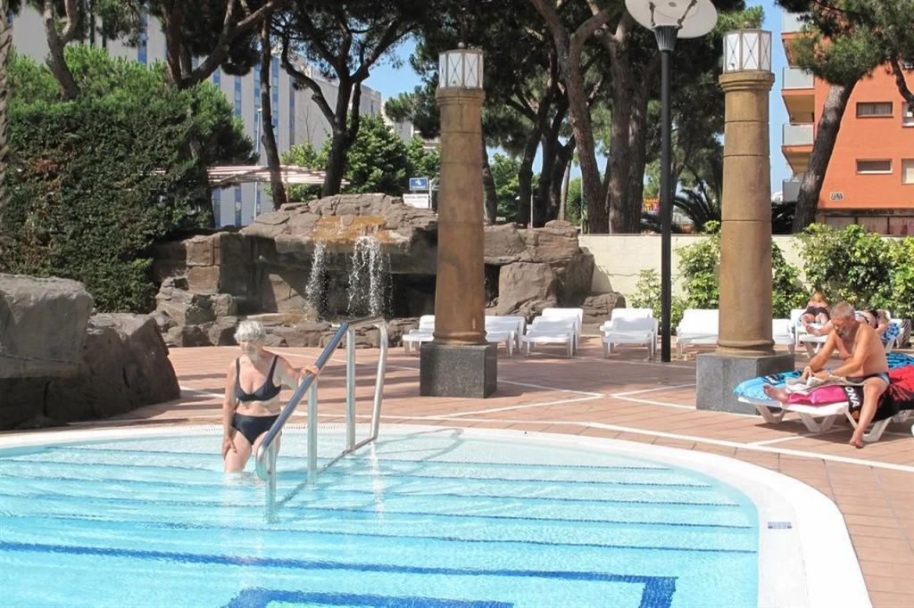Hotel photo 12