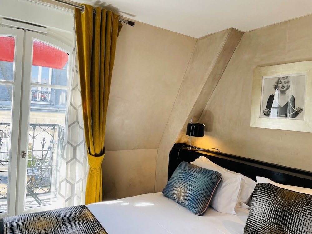 Room Mate Alain Champs Élysées