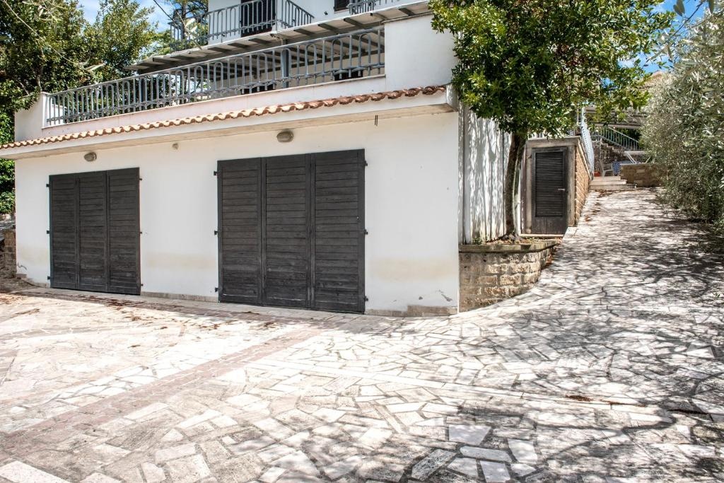 N203 - Numana, ampio trilocale con portico