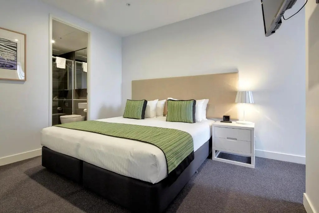 3 Bedrooms Apartment