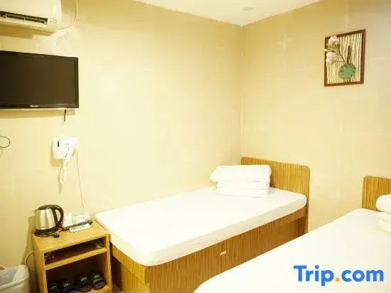 Bed in Dorm (male dorm)