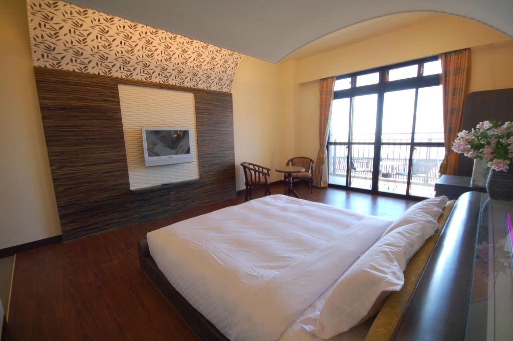Deluxe Double room (full double bed)