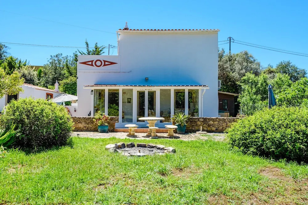 Casa no Limoeiro, Stylish Retreat