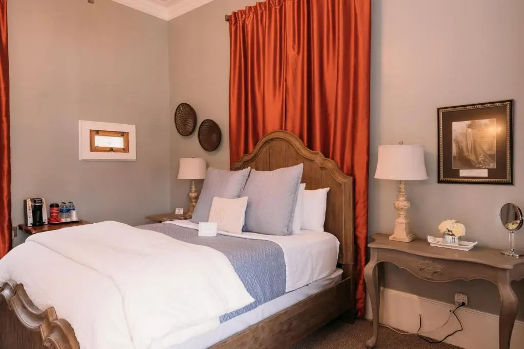 Standard Double room with balcony (full double bed)