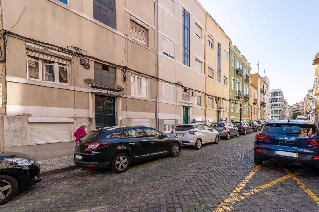 1bd Industrial-Styled Home in Lisbon by GuestReady