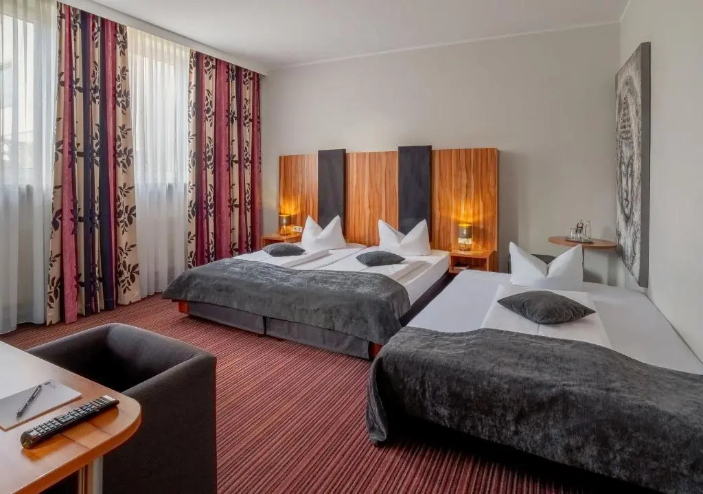 Standard Triple room