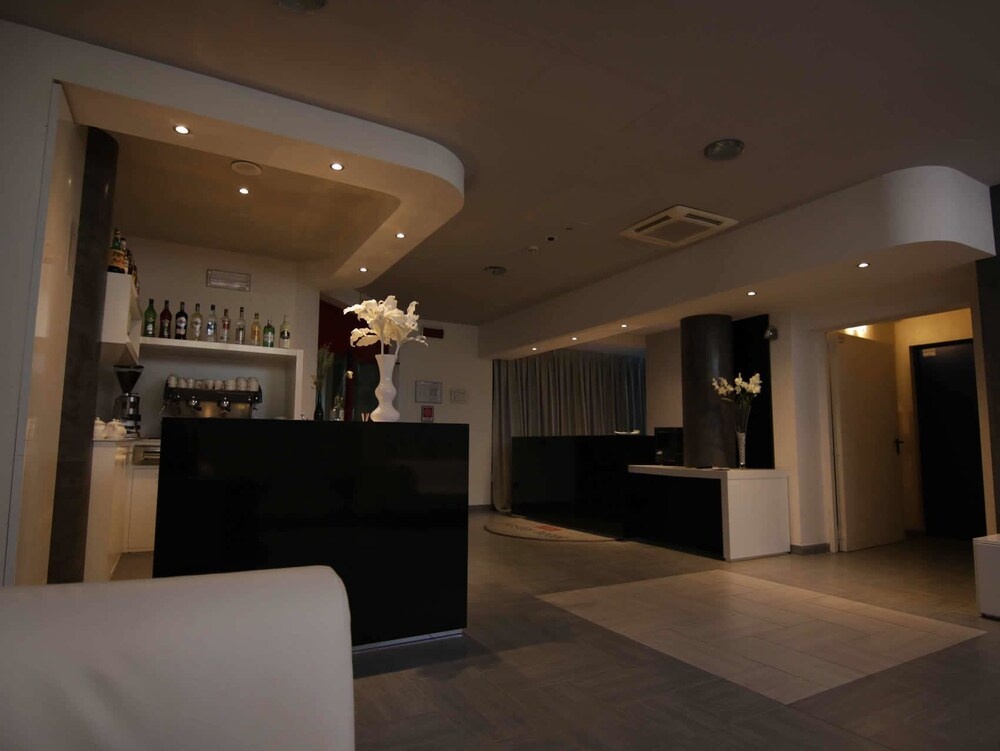 Master Hotel — 2