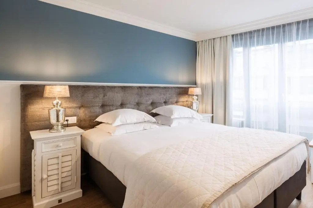 Standard Double room with street view (twin beds)
