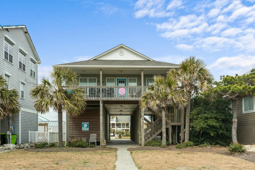 Sherrys Paradise by Oak Island Accommodations
