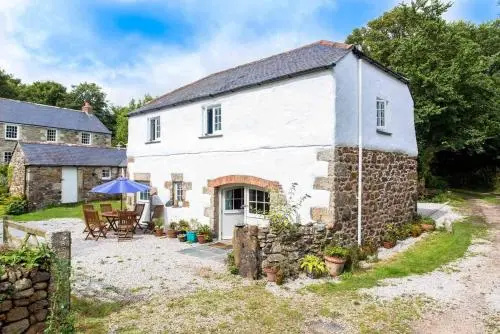 Higher Tregidden Cottages