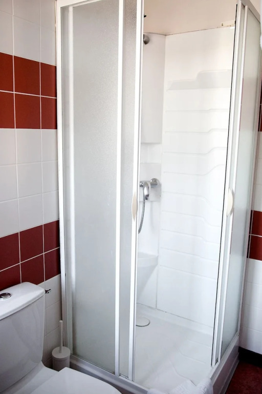 標準三人房，單人床