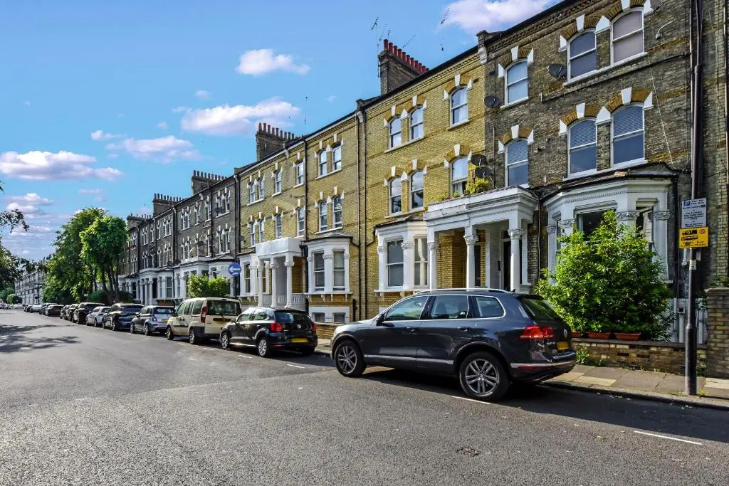 Immaculate 2 Bed Flat in West Kensington