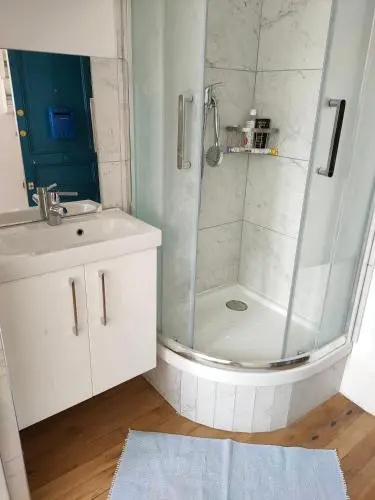 Single room Etoile Victor Hugo