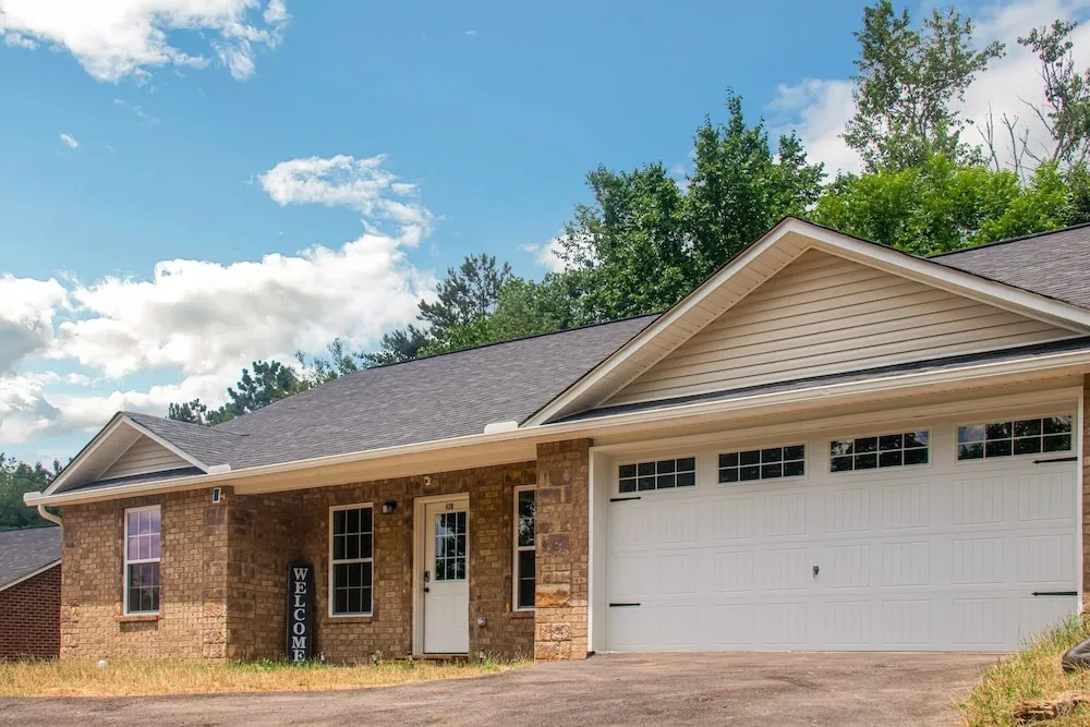 Cheerful 3-bedroom House With Private Parking 3 Home by Redawning