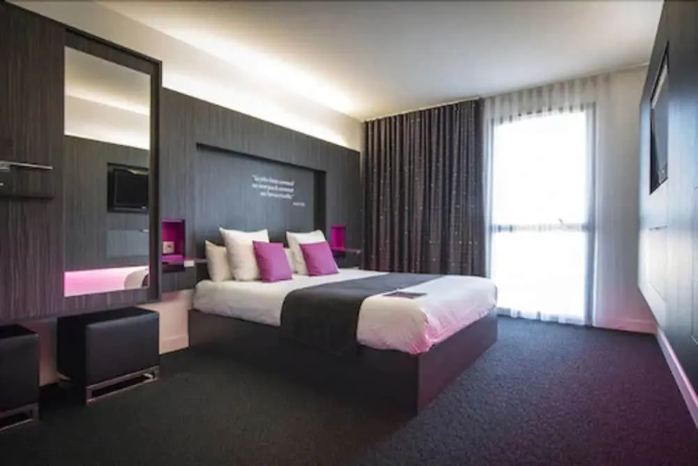 Standard Double room with city view (full double bed)