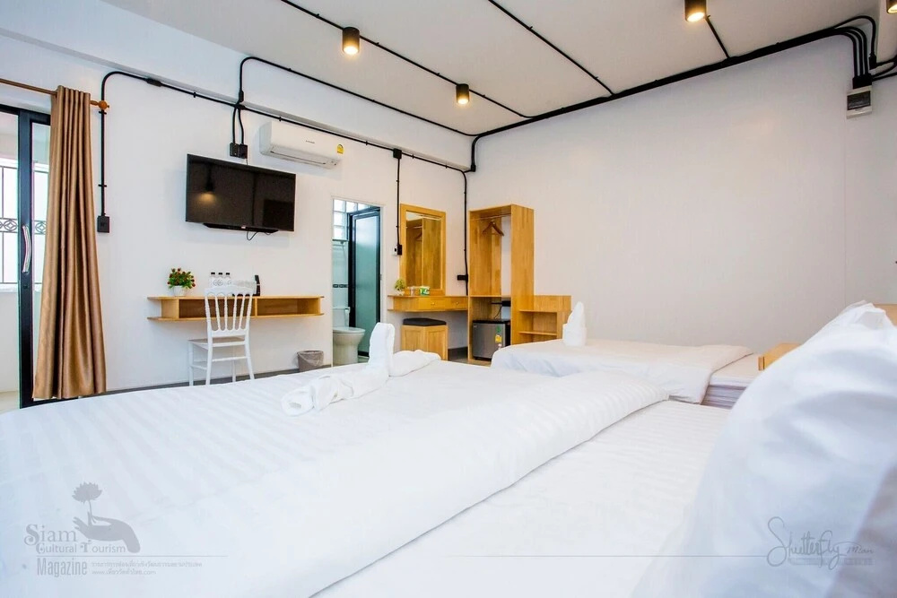 Deluxe Double room with balcony (full double bed)