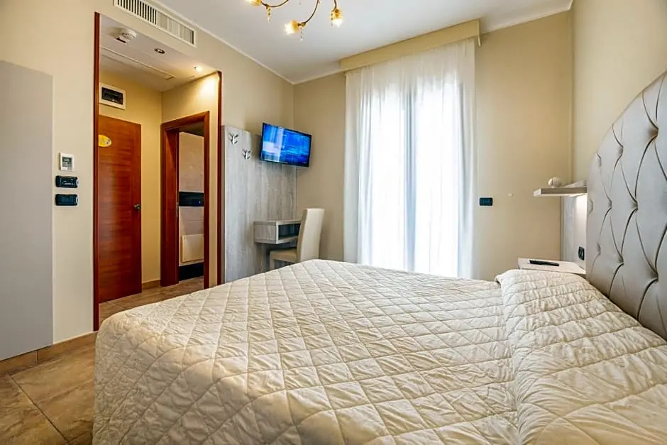 Standard Double room with balcony (full double bed)