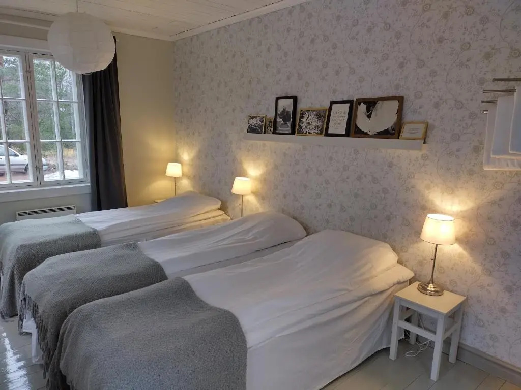 Standard Triple room with lake view