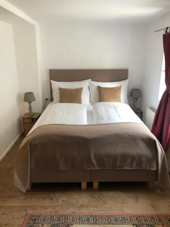 Deluxe Double room (full double bed)