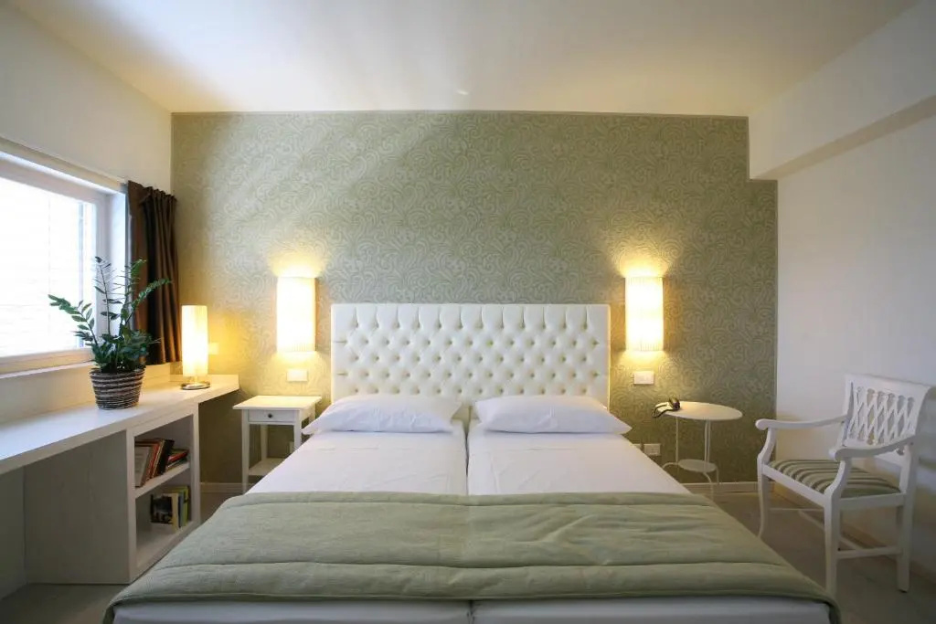 Economy room