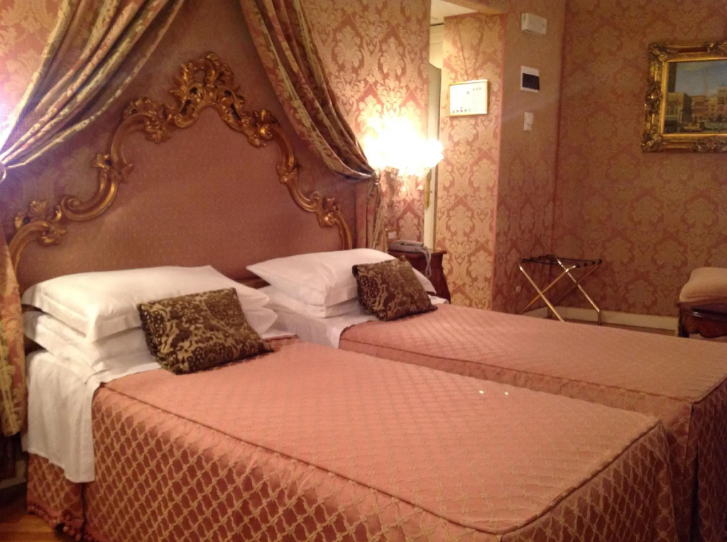 Standard Triple room