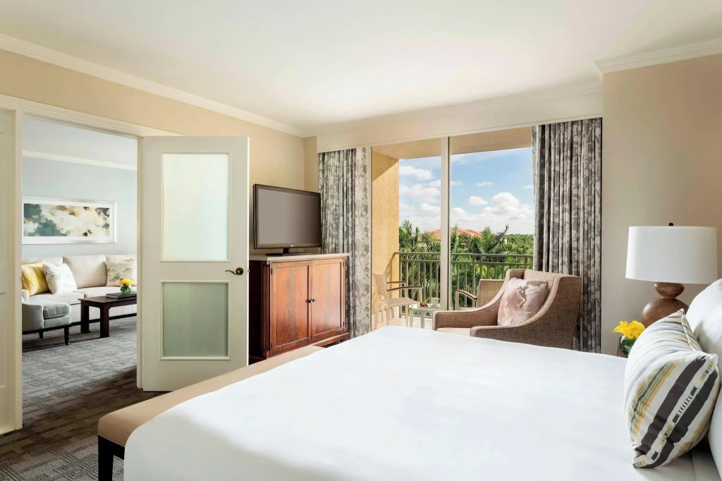 The Ritz-Carlton Naples, Tiburón