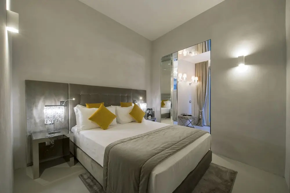 Classic Double room (full double bed)