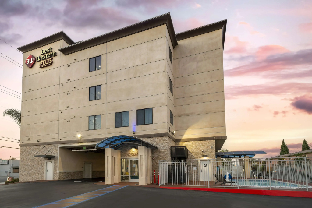Best Western Plus Gardena Inn & Suites — фото