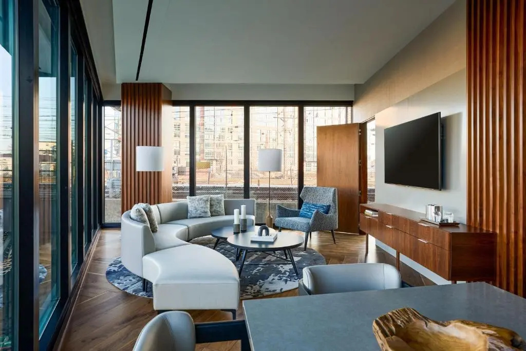 1 Bedroom Double Club Suite with city view (full double bed)