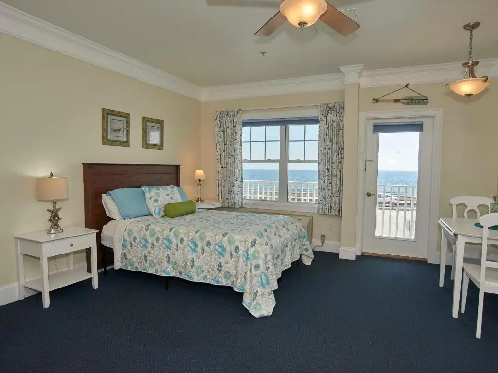 Standard Double room with ocean view (full double bed)