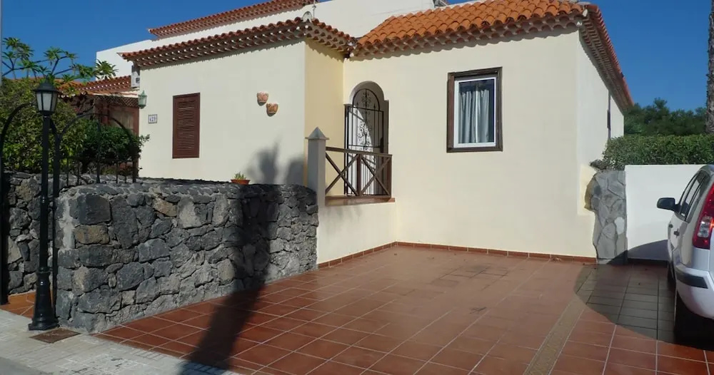 5 Bed Villa Free Wifi 6 Seater Hot Tub & Spectacular Sea, Golf & Mountain Views