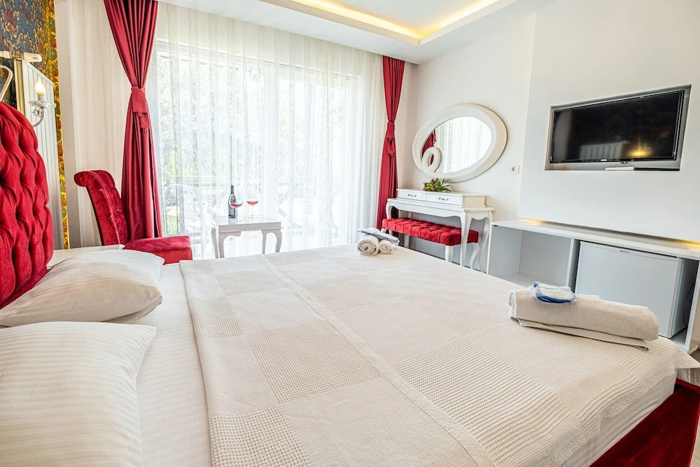 Deluxe Double room with balcony (full double bed)
