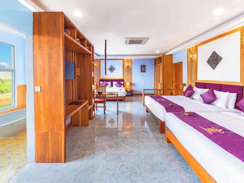 Family Suite with pool view