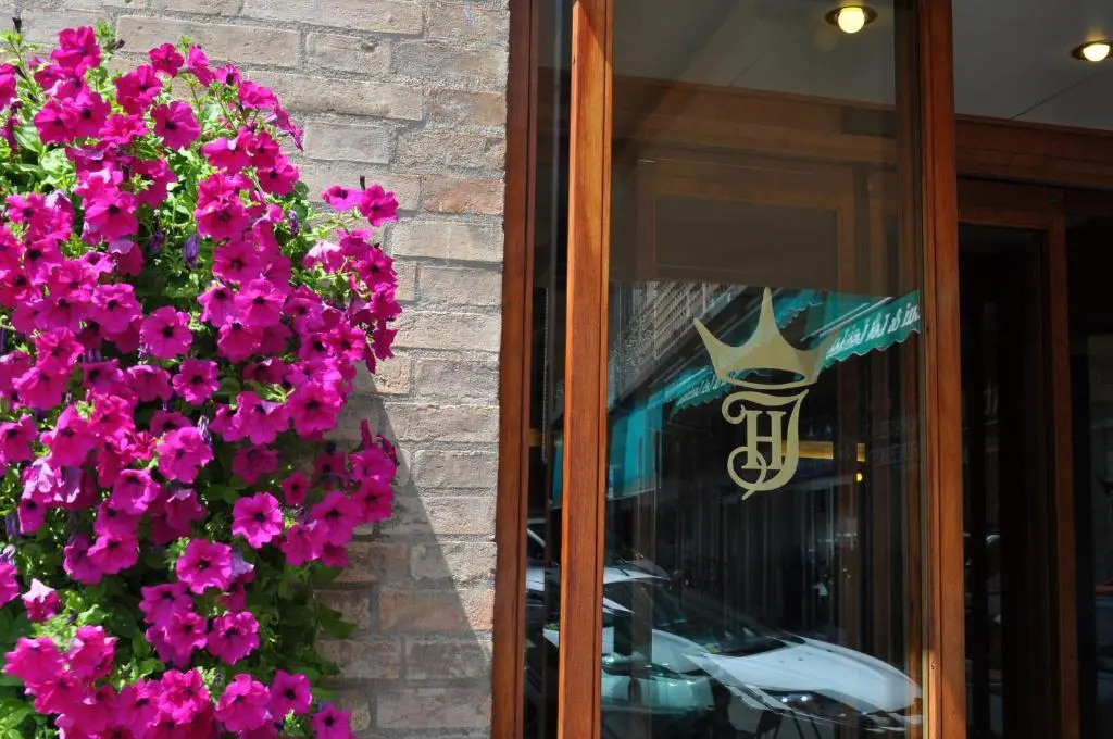 Hotel photo 1