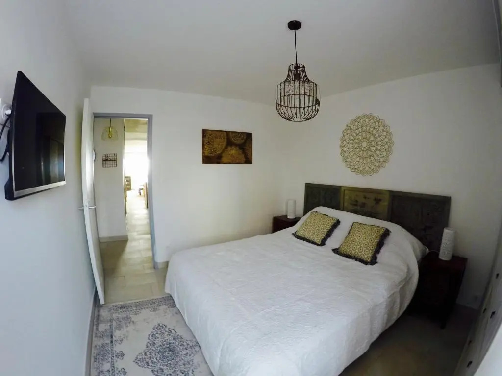 Voir la photo 2 — Nouvelle annonce : Appartement rénové de 66m2 pleine vue mer!