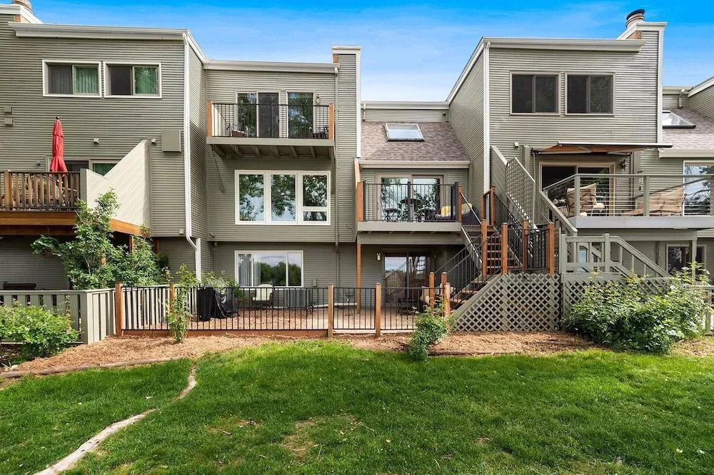 Peaceful Retro Retreat w/Stunning Lake Views!!