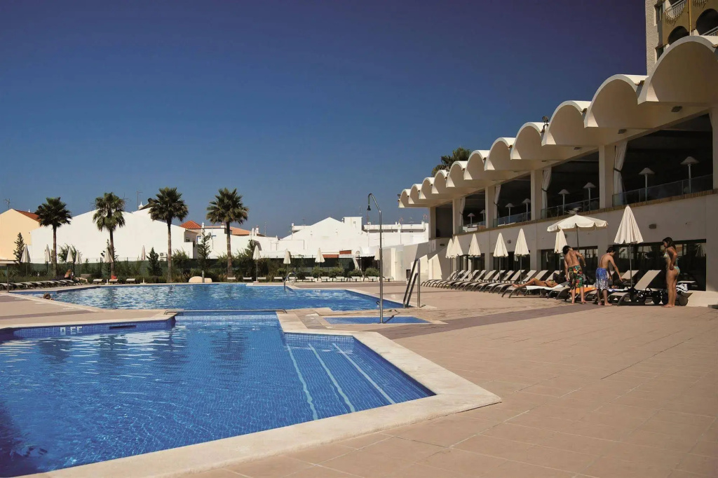 Ozadi Altura Beach Resort  - Général