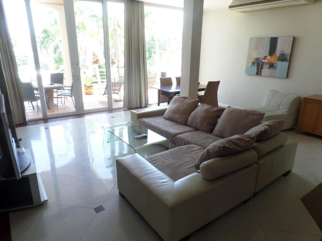 Апартаменты с 2 комнатами в Westbury Residence
