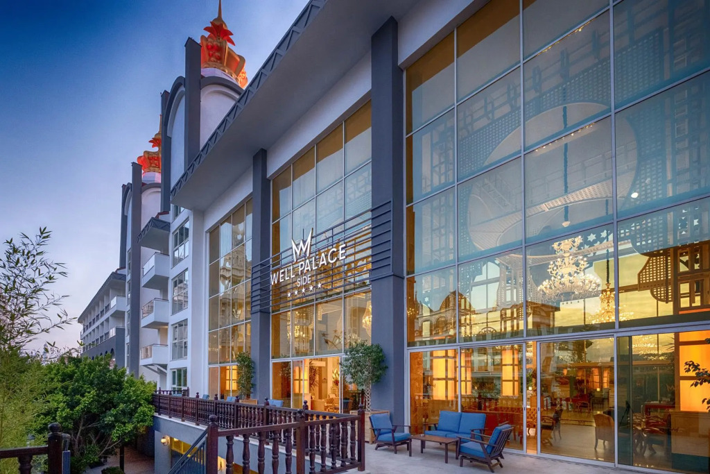 Well Palace Side — фото