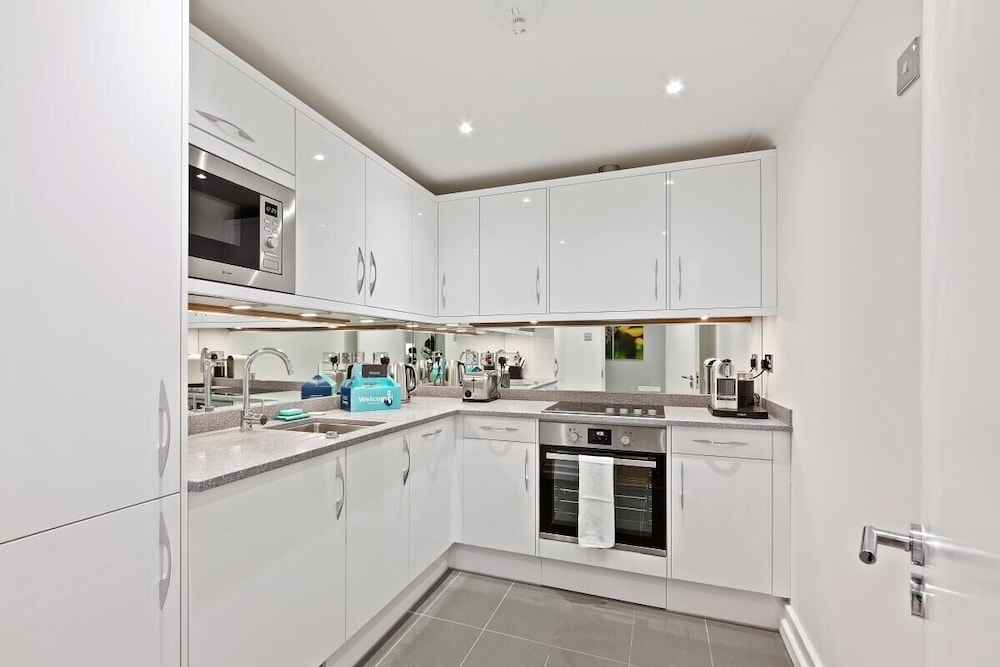 Sophisticated 2 Bed, 2 Bath apt in Angel