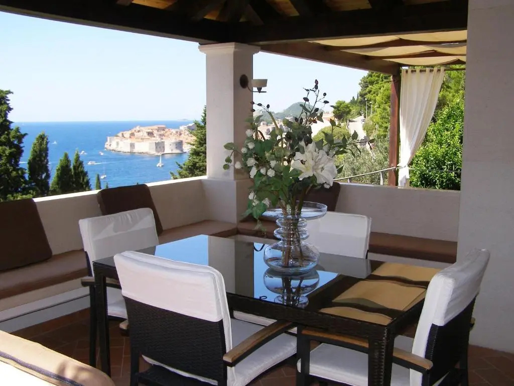 3 Bedrooms Deluxe Apartment