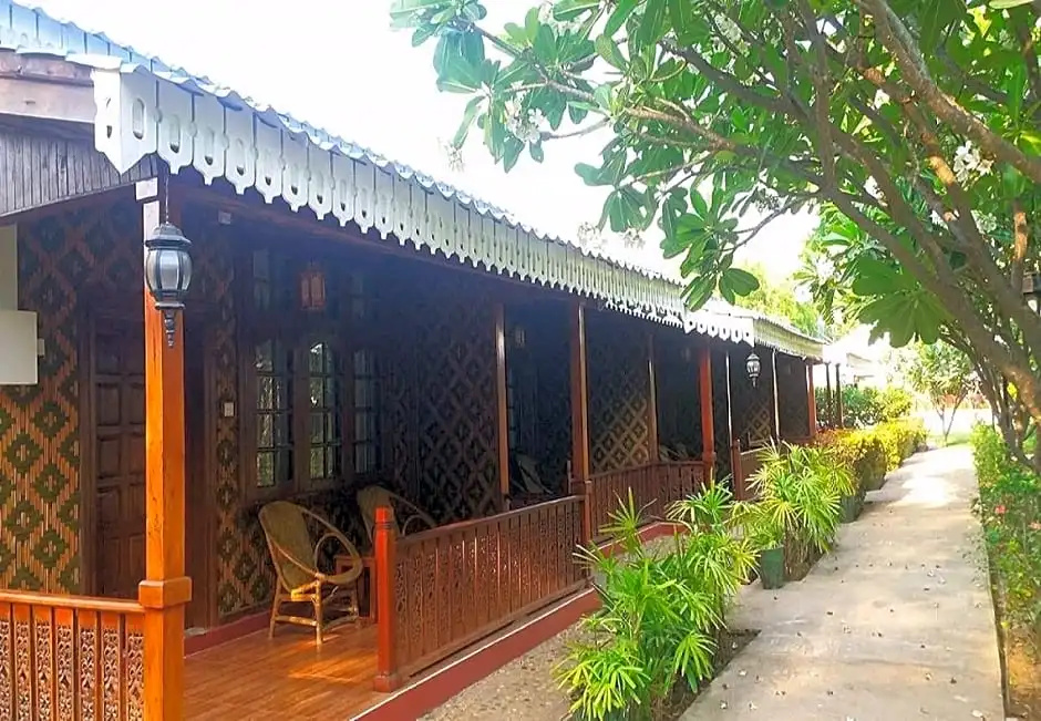 Deluxe Double room (full double bed)