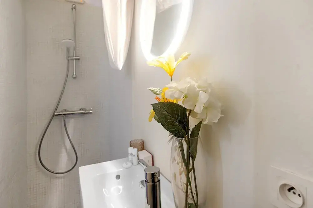 Afficher la photo 8 — Mattoni in Menton With 1 Bedrooms and 1 Bathrooms