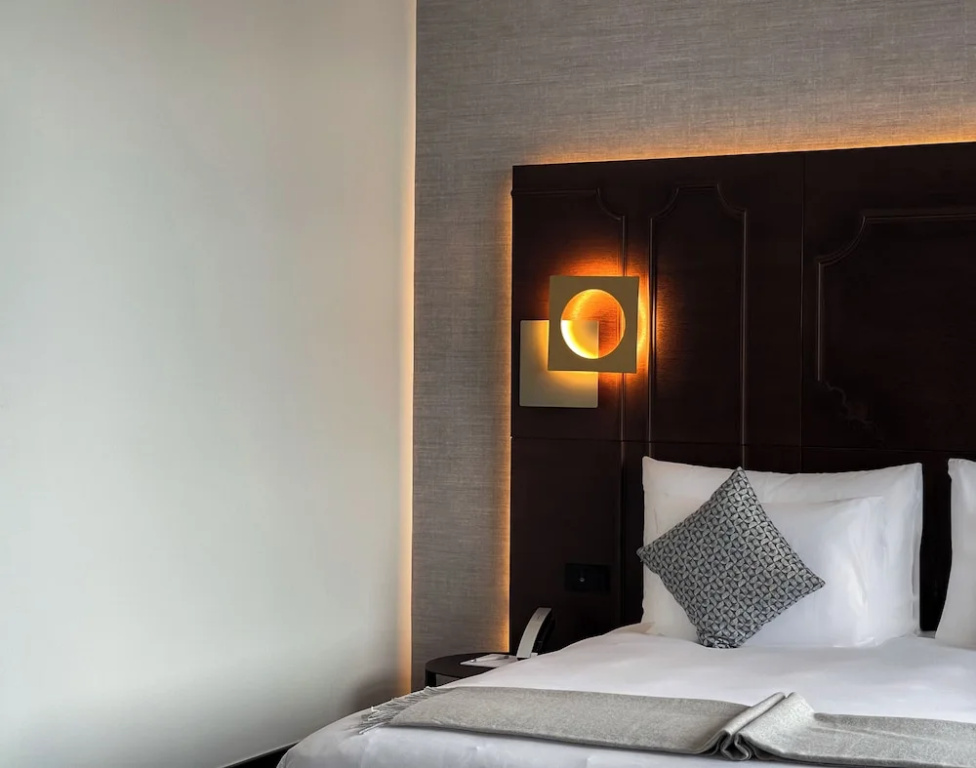 Deluxe Double room (full double bed)