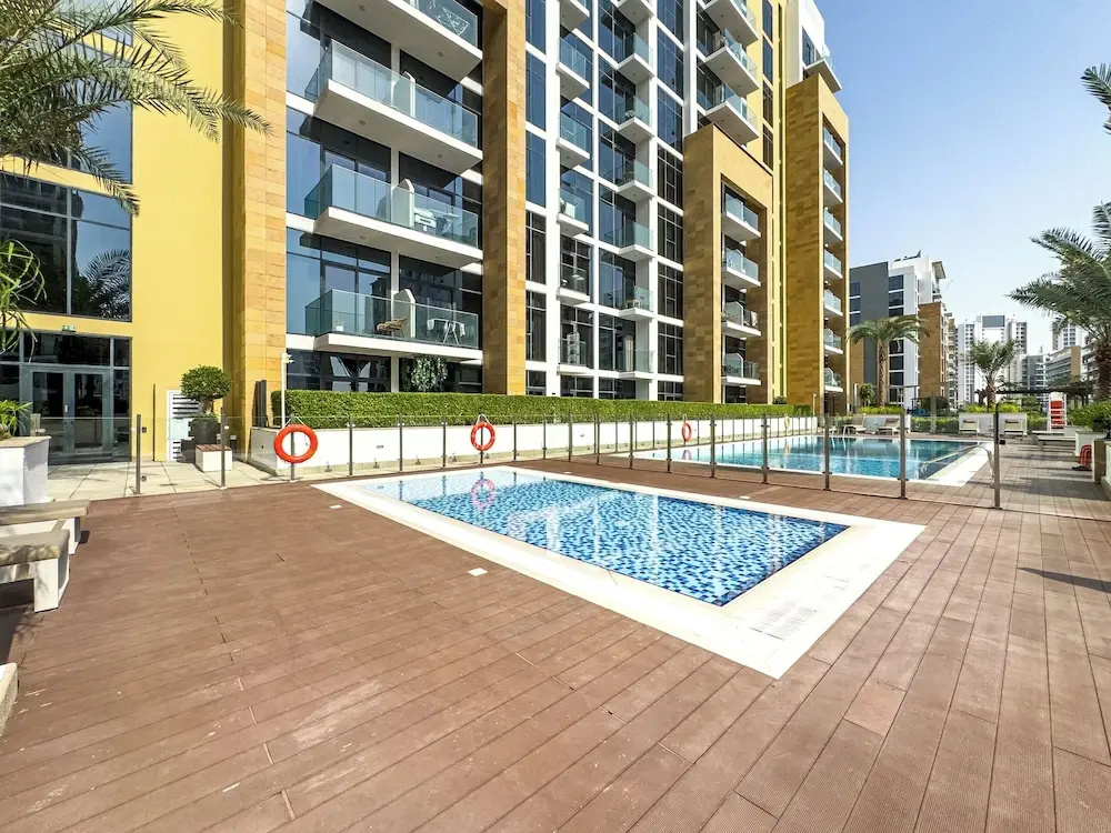 Superhost Modern 1BR in Azizi Riviera