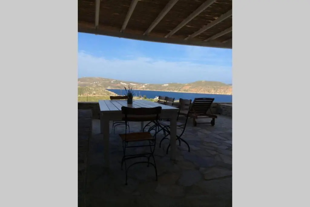 Chez Semiramis The Summer Breeze House for 13 persons 5'min from the beach