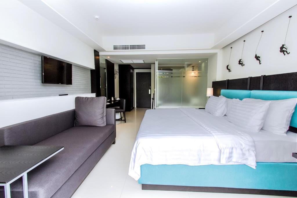 Двухместный номер Deluxe с видом на бассейн двуспальная кровать в Sugar Marina Resort - ART - Karon Beach