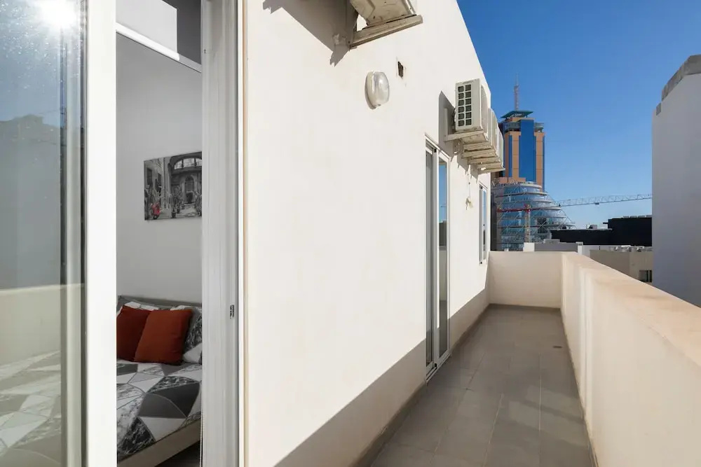 Stylish Penthouse - Terrace near Spinola