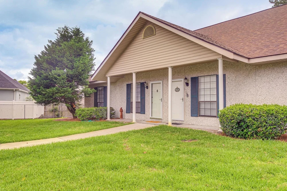 Convenient St Simons Island Home - 3 Mi to Beach!
